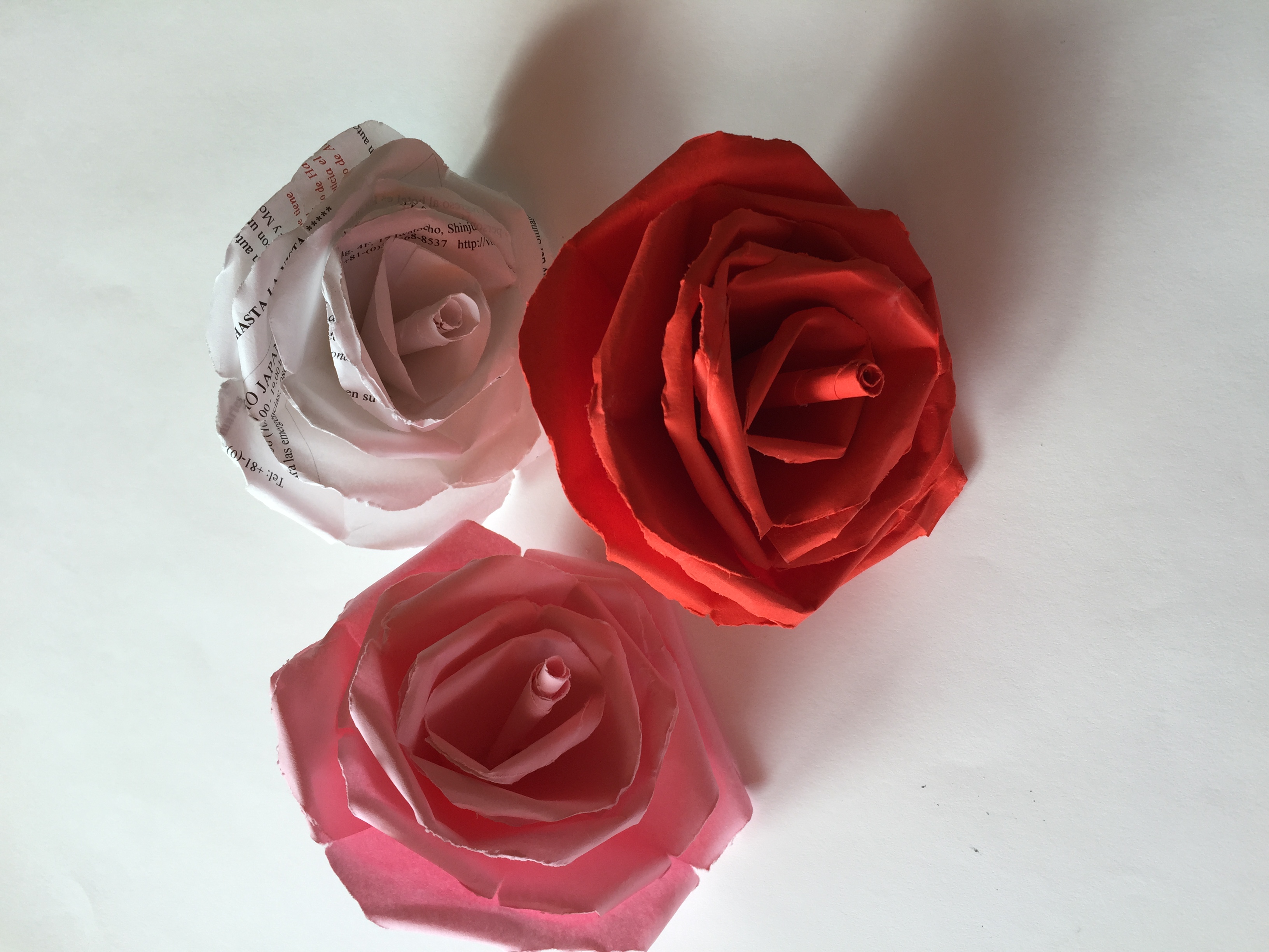 como hacer una rosa de papel