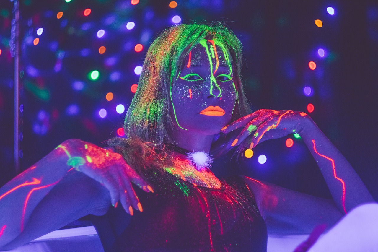 ¿Qué diferencia hay entre un color pigmento y los colores luz?