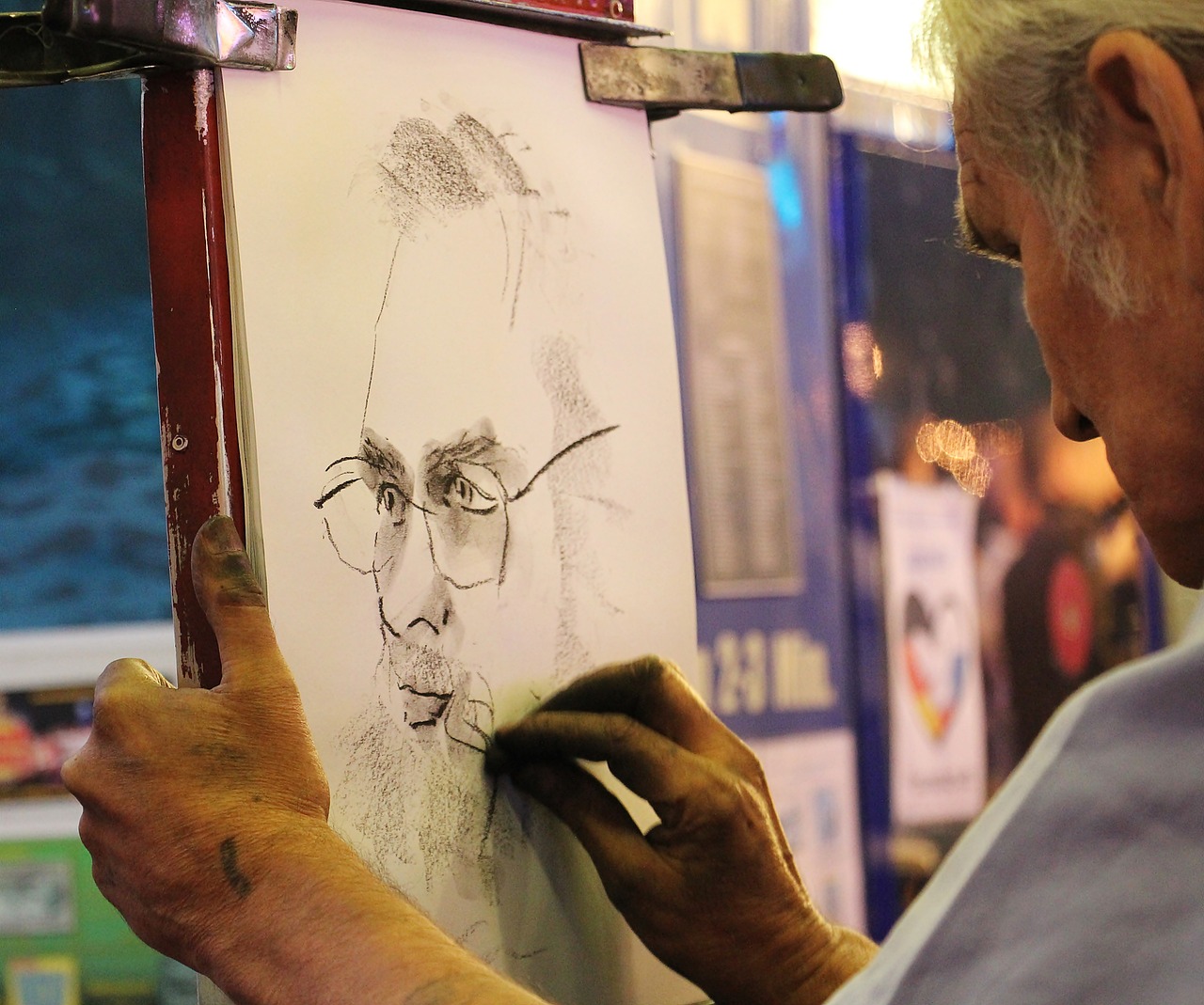 ¿Cómo hacer un dibujo con carboncillo?
