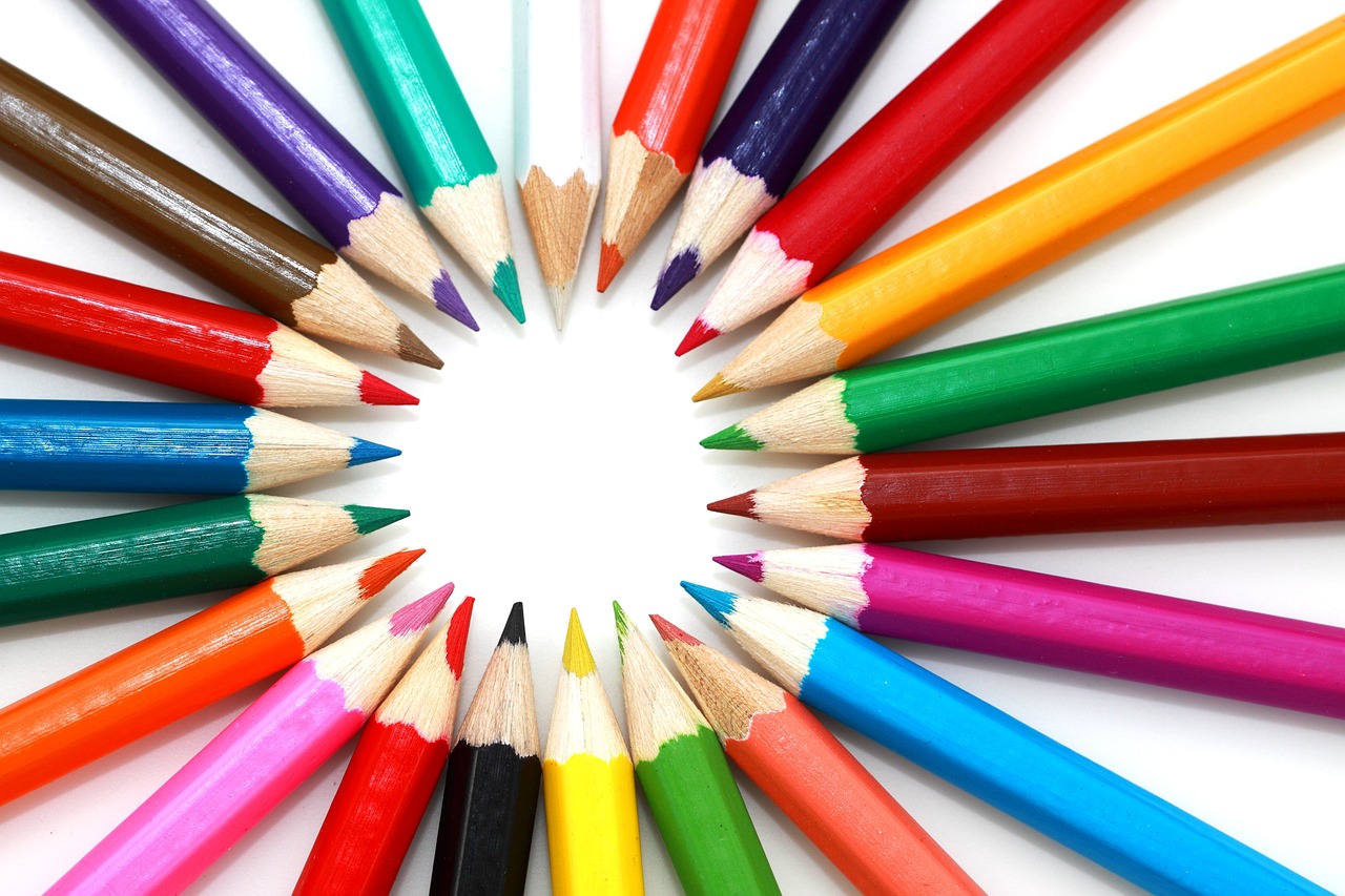 ¿Cuántos lápices de colores vienen en una caja?