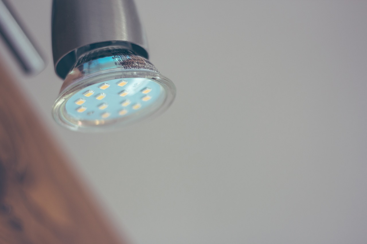 ¿Qué se necesita para que el LED no explote en el circuito?